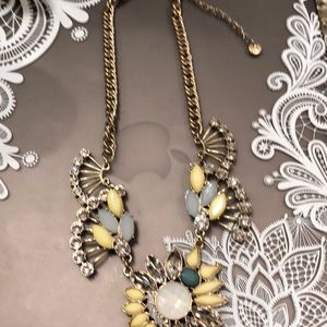 Daisy and diamond costume necklace